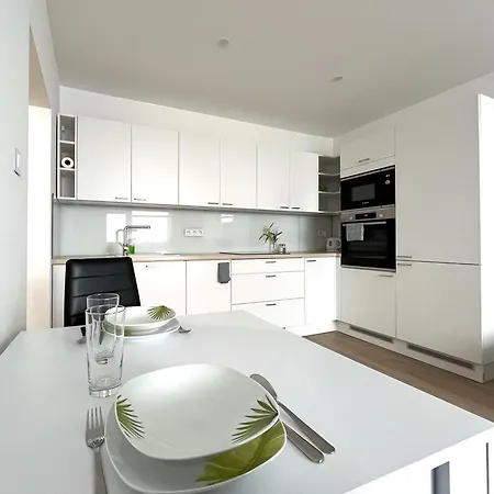 Elegant Escape Iii - Free Parking, Easy Access To Center Apartament *